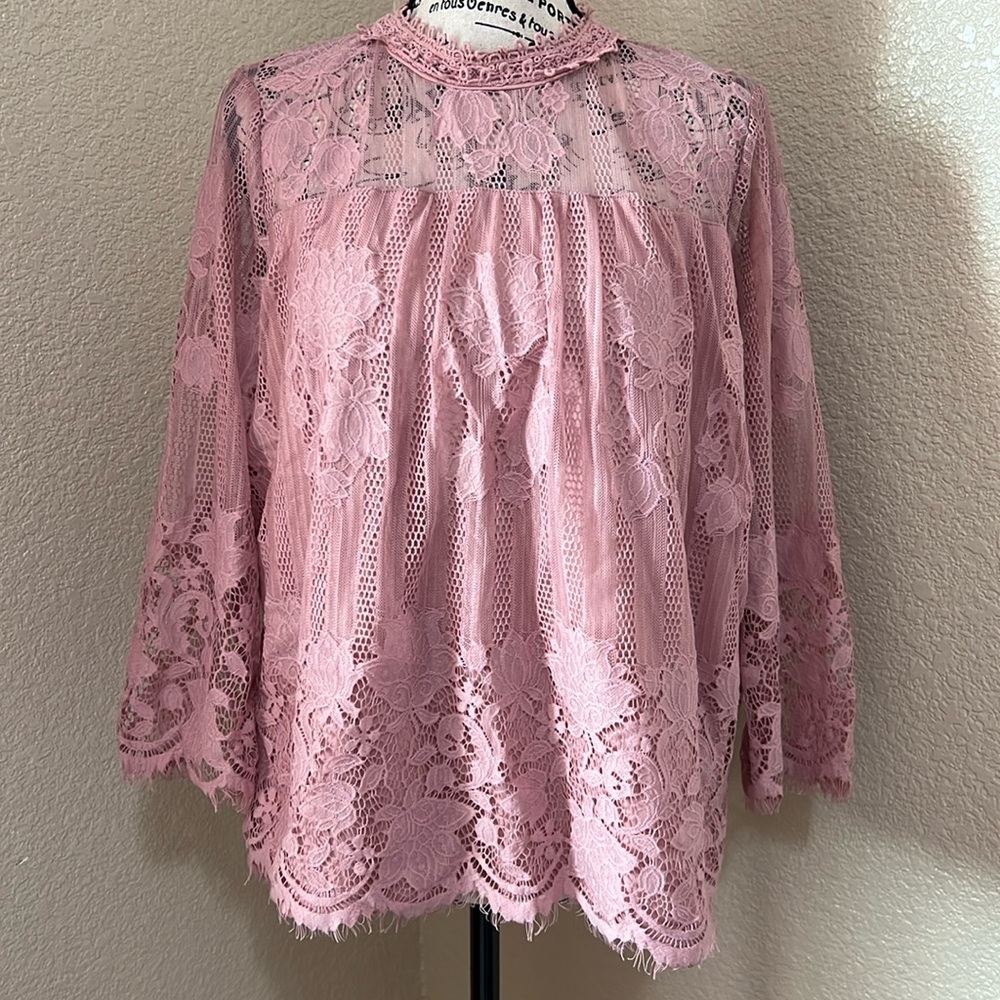 New York & Company Soho Jeans Mauve Pink All Over Lace Eyelash Trim Blouse